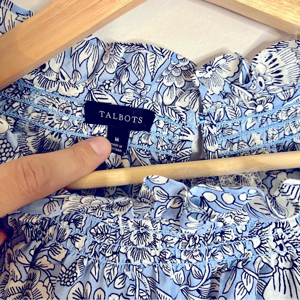 Talbots HERBACEOUS VINES SMOCKED TOP size medium. 26” long, 19” pit to‎ pit - Picture 4 of 11